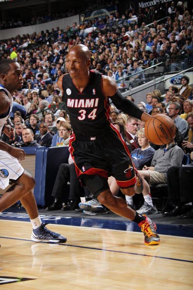 体育巴萨公布新赛季球衣 梅西领衔拍摄写真