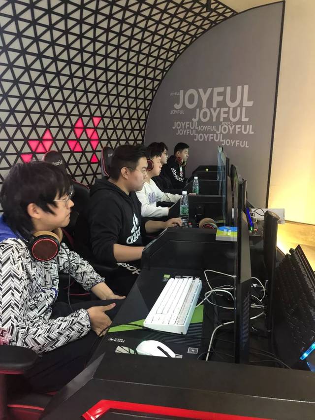 也在放大边 也在放大边